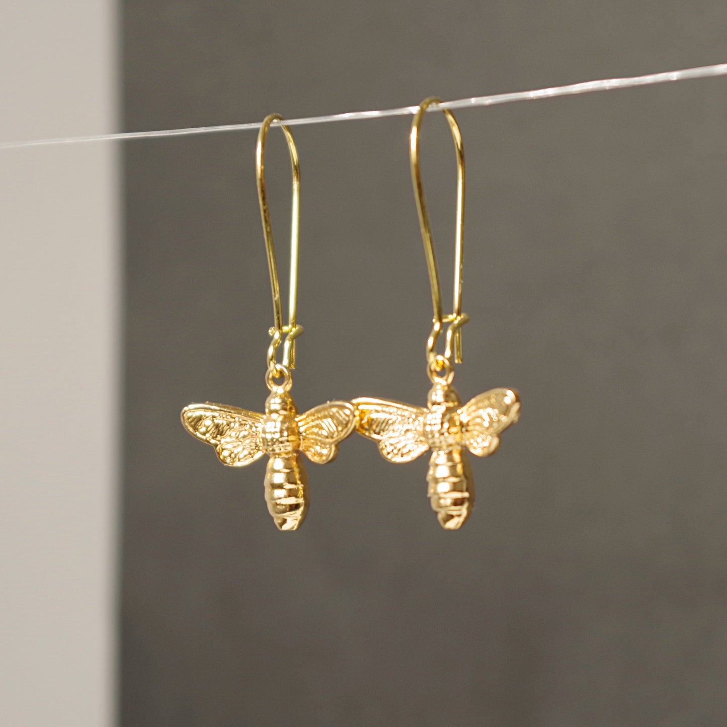 Boucles d'oreilles d'abeilles d'or, bijoux d'insectes, boucles d'oreilles pendantes d'abeilles mellifères, cadeau de Noël  pour femmes