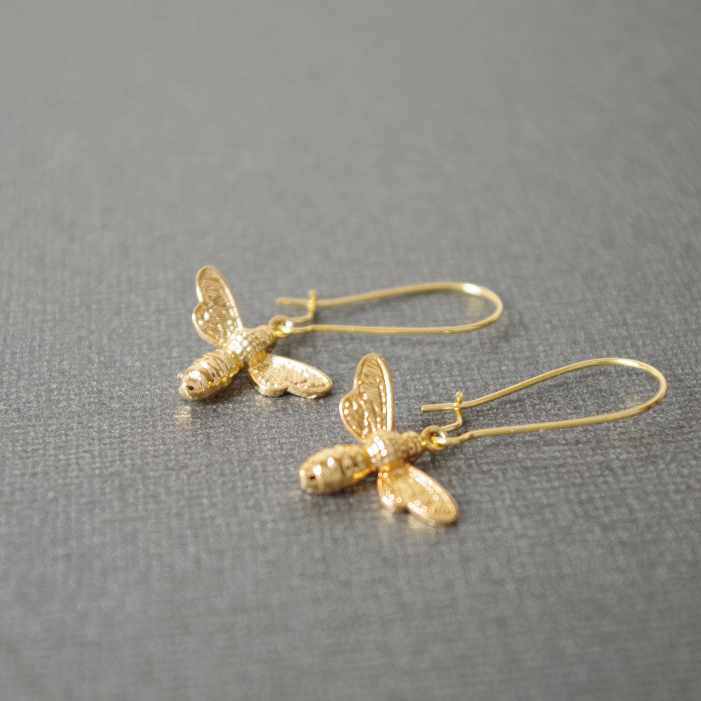 Boucles d'oreilles d'abeilles d'or, bijoux d'insectes, boucles d'oreilles pendantes d'abeilles mellifères, cadeau de Noël  pour femmes