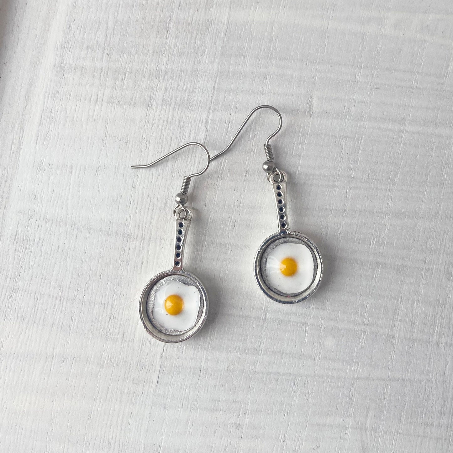 Fried egg charm earrings  Frying Pan jewelry Kitchen appliances  Miniature Food  Frying Pan gift for Mom Wife Breakfast