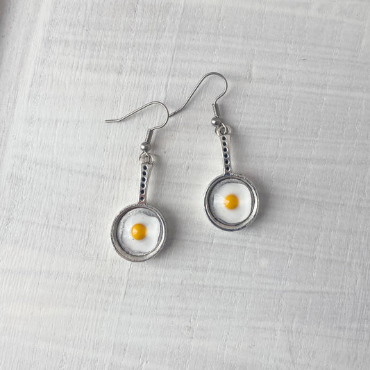 Fried egg charm earrings  Frying Pan jewelry Kitchen appliances  Miniature Food  Frying Pan gift for Mom Wife Breakfast